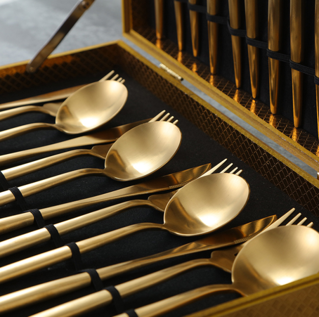 Golden stainless steel cutlery set (3)