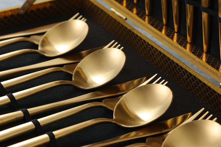 Golden stainless steel cutlery set (3)