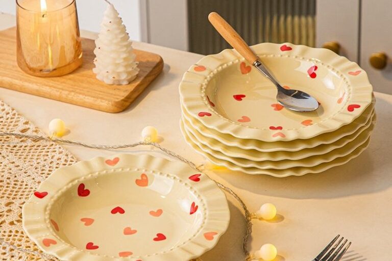 Heart pattern ceramic plates cream style dinnerware