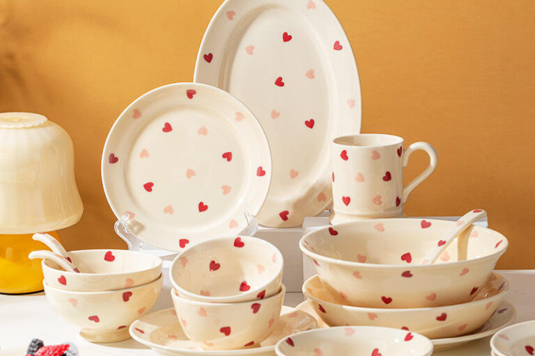 Heart-Shaped Luxury Gift Dinnerware Sets Custom (6) Heart-shaped luxury gift dinnerware sets custom design