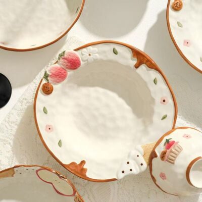 Cartoon strawberry underglaze ceramic dinnerware sets for home use